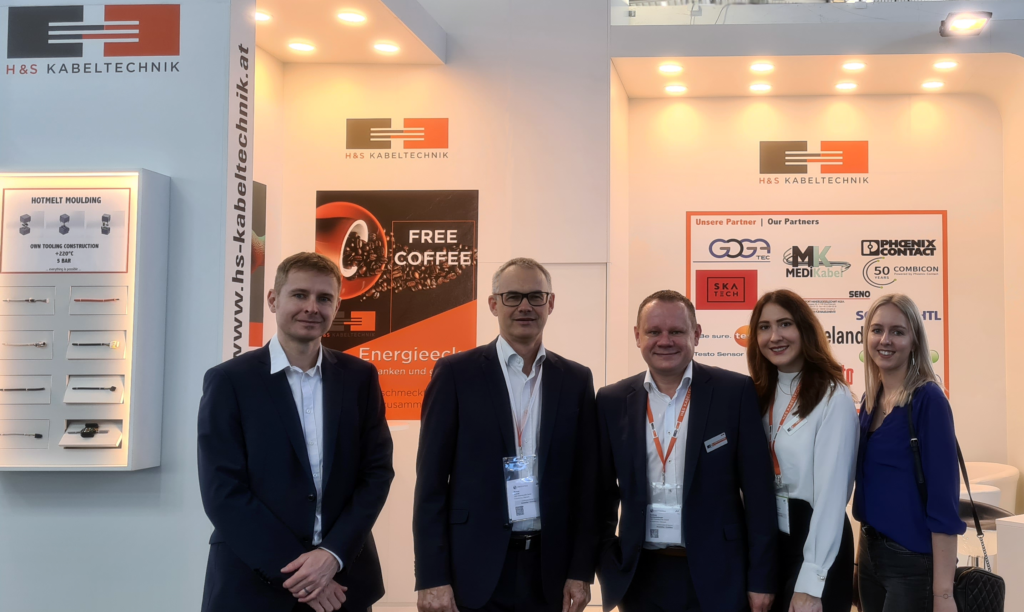 Exhibitionteam Electronica 2022 München H&S Kabeltechnik