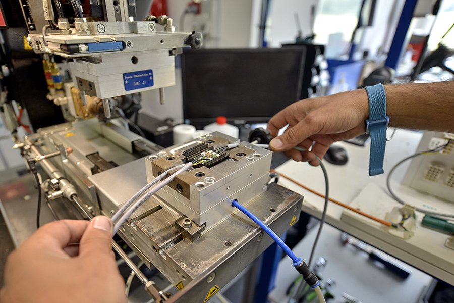 Niederdruck-Umspritzverfahren